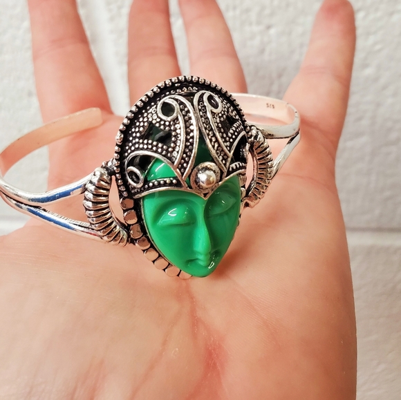 New Carved Agate Goddess Face 925 Silver Cuff Bracelet. - Picture 8 of 8